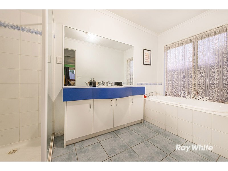 1 Greenbriar Way, Cranbourne West VIC 3977