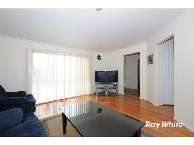 6 Greenbriar Way, Cranbourne West VIC 3977