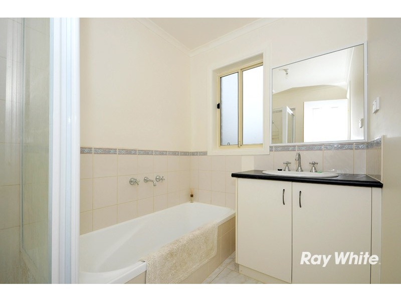 6 Greenbriar Way, Cranbourne West VIC 3977