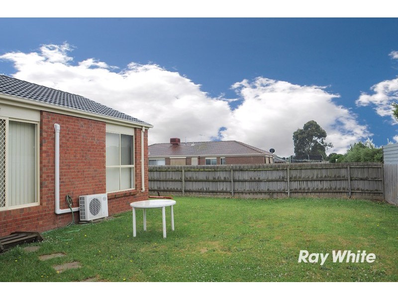 6 Greenbriar Way, Cranbourne West VIC 3977