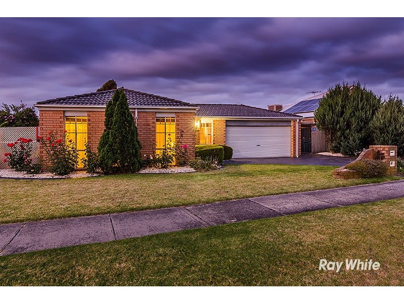 24 Horsfield Street, Cranbourne North VIC 3977