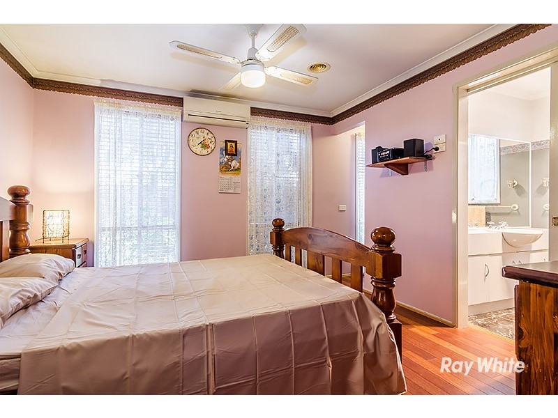 24 Horsfield Street, Cranbourne North VIC 3977