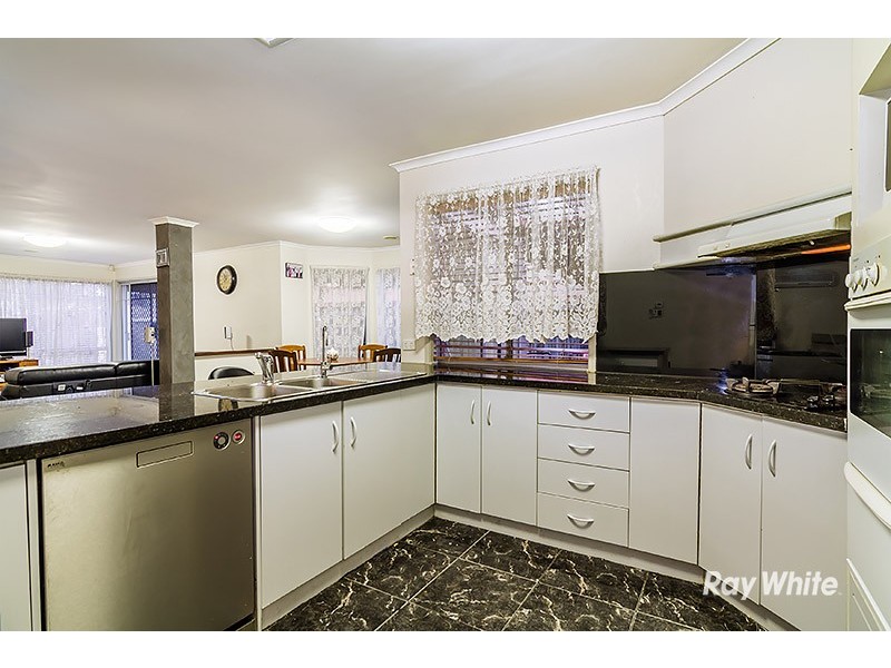 24 Horsfield Street, Cranbourne North VIC 3977