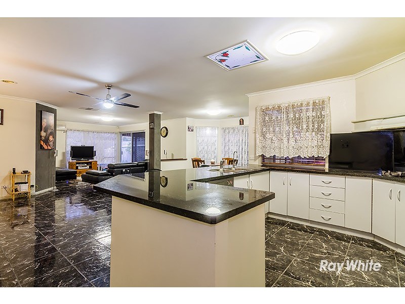 24 Horsfield Street, Cranbourne North VIC 3977