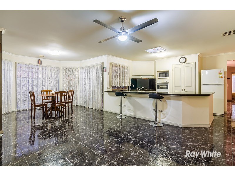 24 Horsfield Street, Cranbourne North VIC 3977