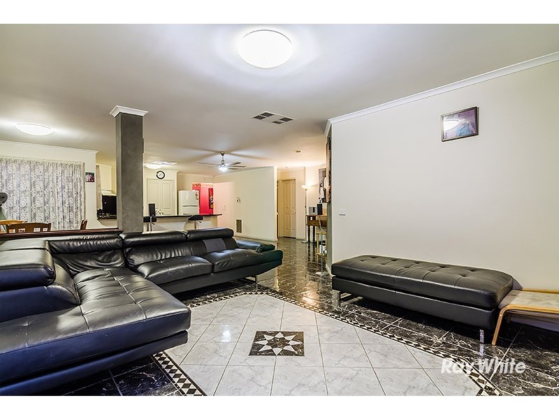 24 Horsfield Street, Cranbourne North VIC 3977