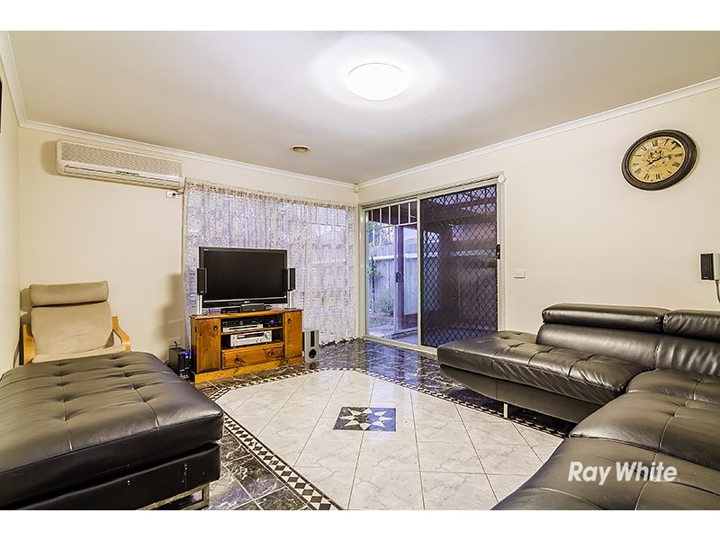 24 Horsfield Street, Cranbourne North VIC 3977