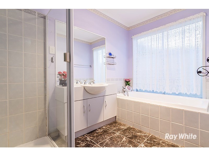 24 Horsfield Street, Cranbourne North VIC 3977