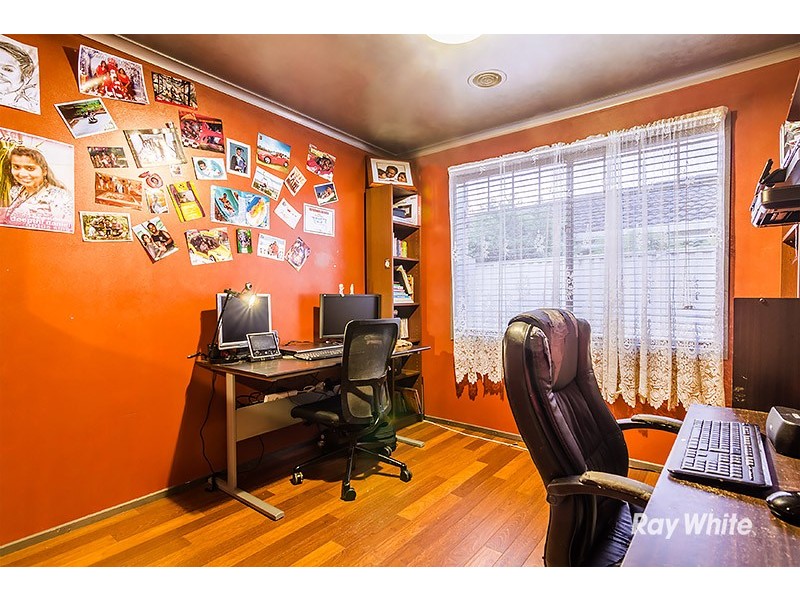 24 Horsfield Street, Cranbourne North VIC 3977