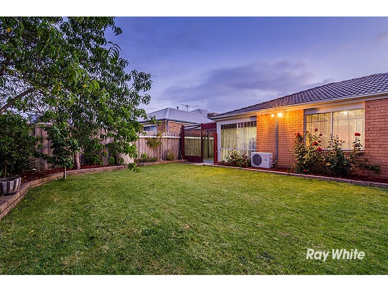 24 Horsfield Street, Cranbourne North VIC 3977
