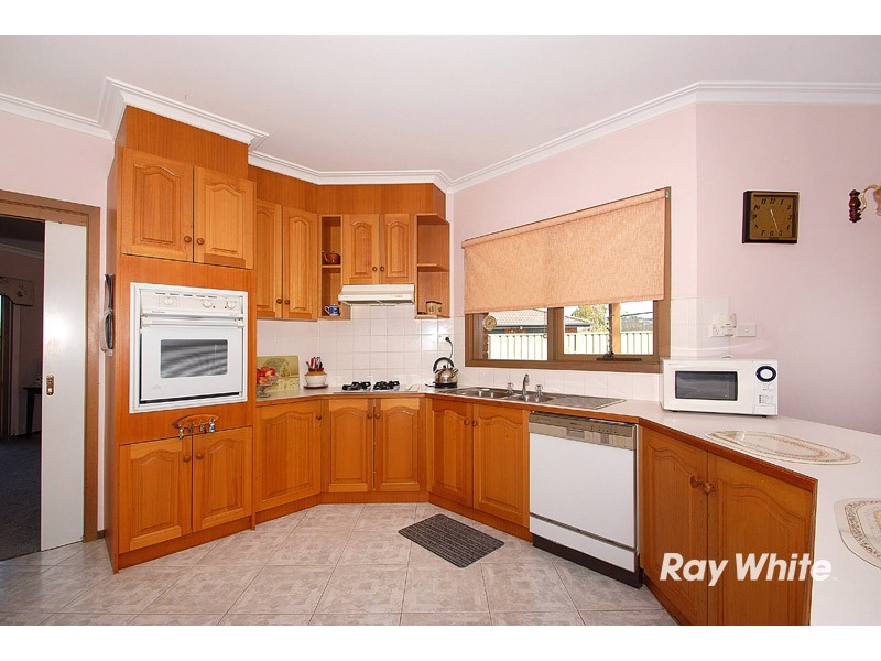 90 Hoysted Avenue, Cranbourne North VIC 3977