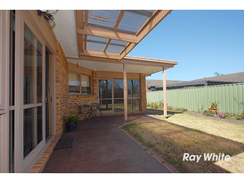 90 Hoysted Avenue, Cranbourne North VIC 3977
