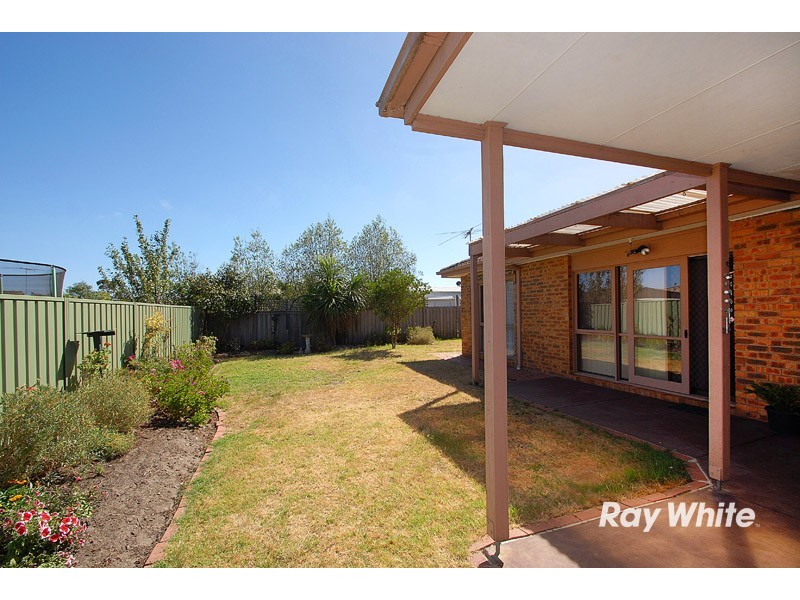 90 Hoysted Avenue, Cranbourne North VIC 3977