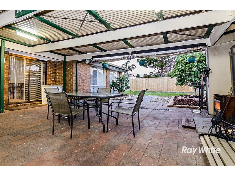 6 Hoysted Avenue, Cranbourne North VIC 3977