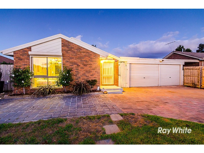 6 Hoysted Avenue, Cranbourne North VIC 3977