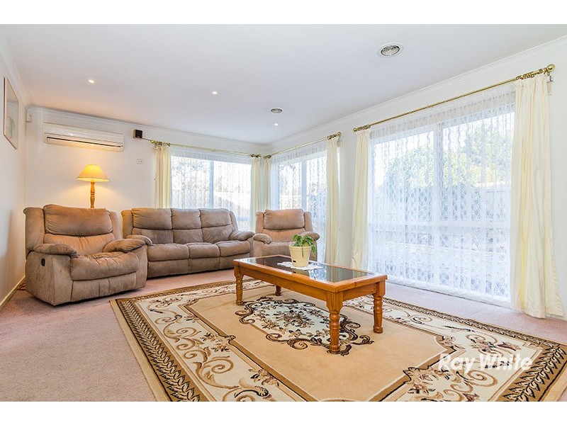 6 Hoysted Avenue, Cranbourne North VIC 3977