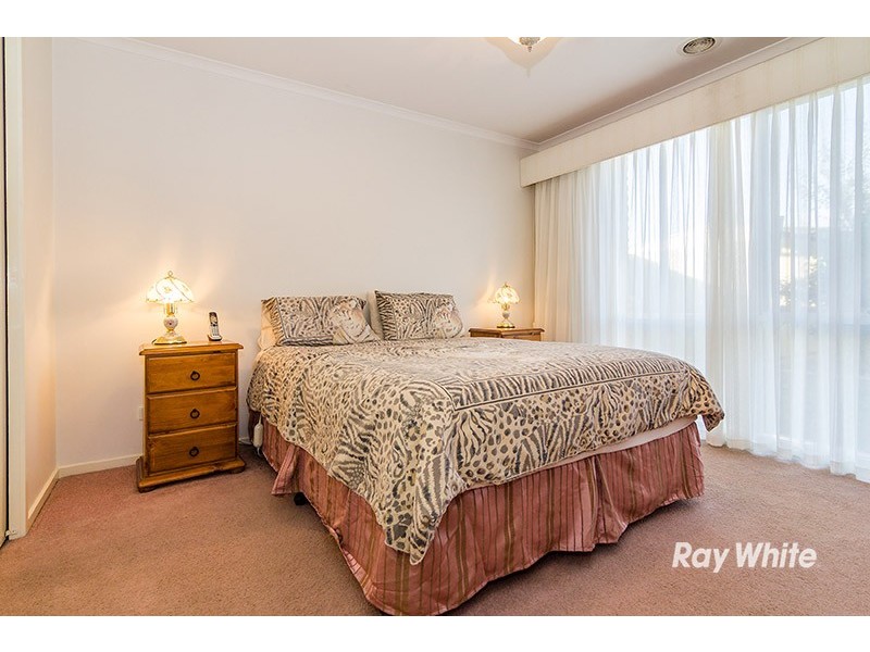 6 Hoysted Avenue, Cranbourne North VIC 3977