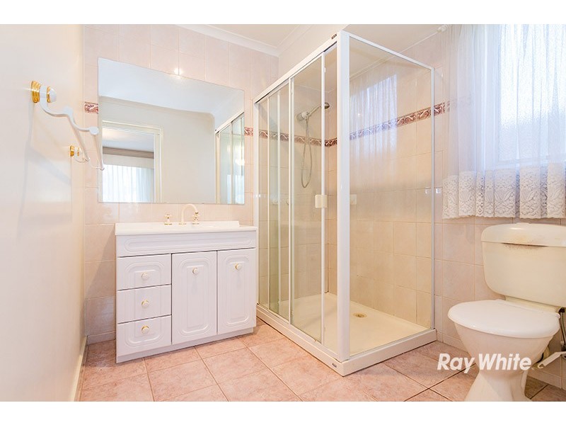 6 Hoysted Avenue, Cranbourne North VIC 3977