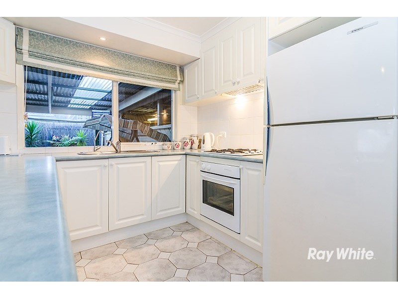 6 Hoysted Avenue, Cranbourne North VIC 3977