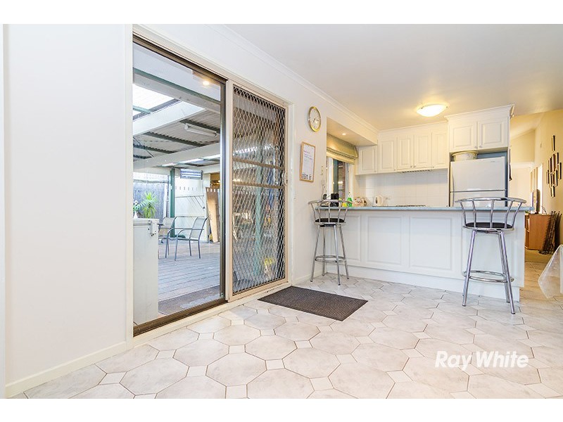 6 Hoysted Avenue, Cranbourne North VIC 3977