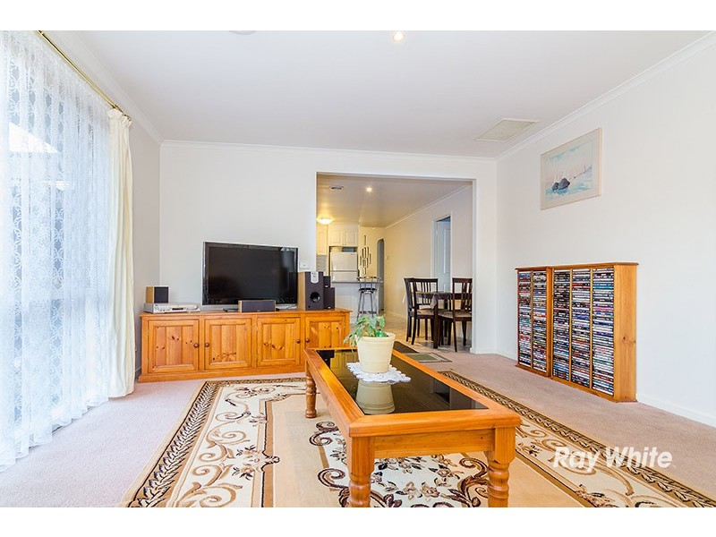 6 Hoysted Avenue, Cranbourne North VIC 3977