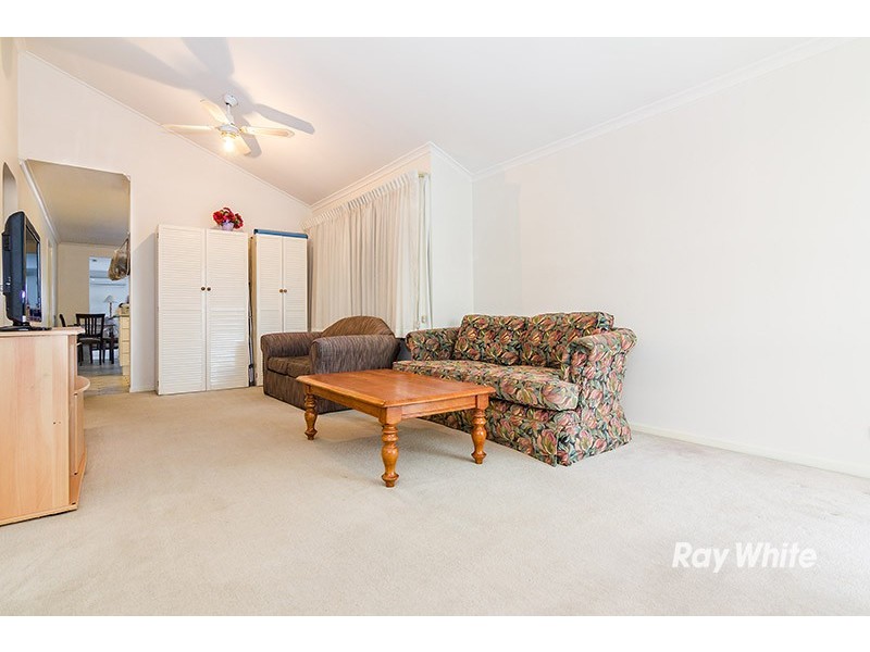 6 Hoysted Avenue, Cranbourne North VIC 3977