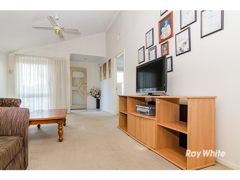 6 Hoysted Avenue, Cranbourne North VIC 3977