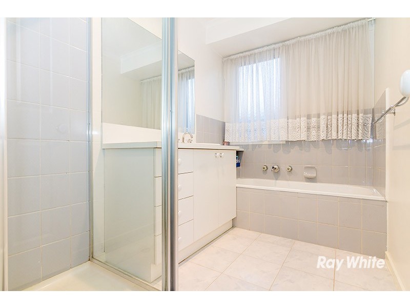 6 Hoysted Avenue, Cranbourne North VIC 3977