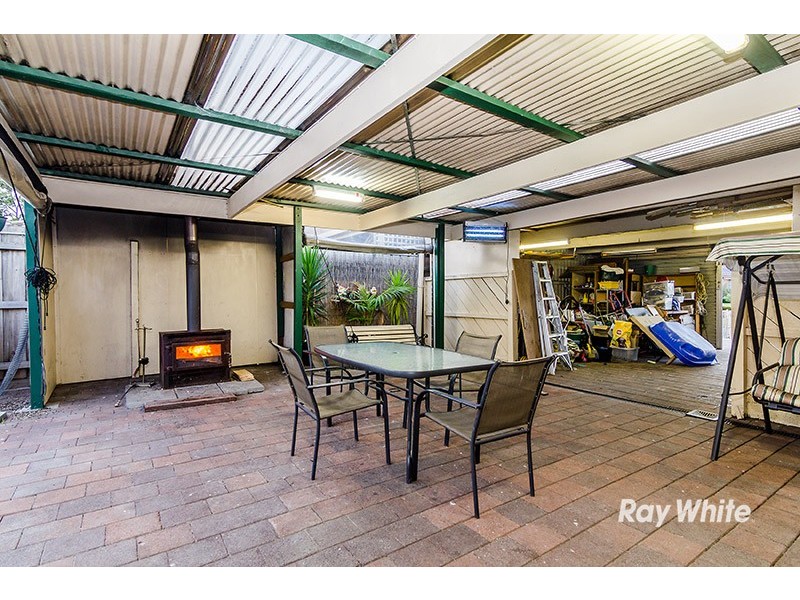 6 Hoysted Avenue, Cranbourne North VIC 3977