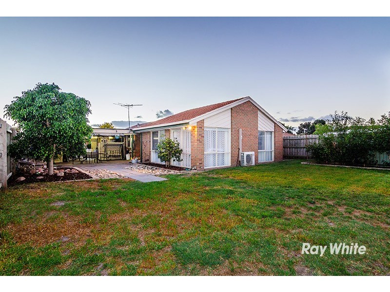 6 Hoysted Avenue, Cranbourne North VIC 3977