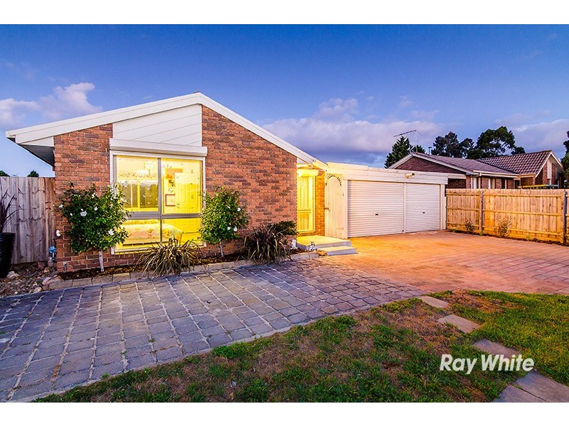 6 Hoysted Avenue, Cranbourne North VIC 3977