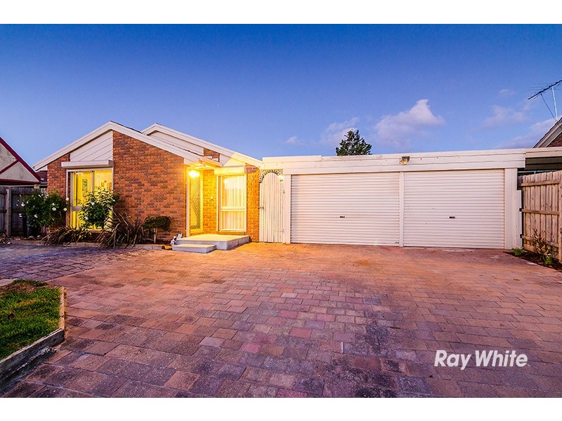 6 Hoysted Avenue, Cranbourne North VIC 3977