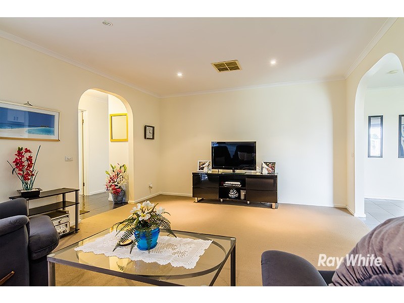 7 Joseph Banks Crescent, Cranbourne VIC 3977