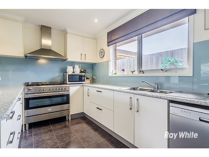 7 Joseph Banks Crescent, Cranbourne VIC 3977