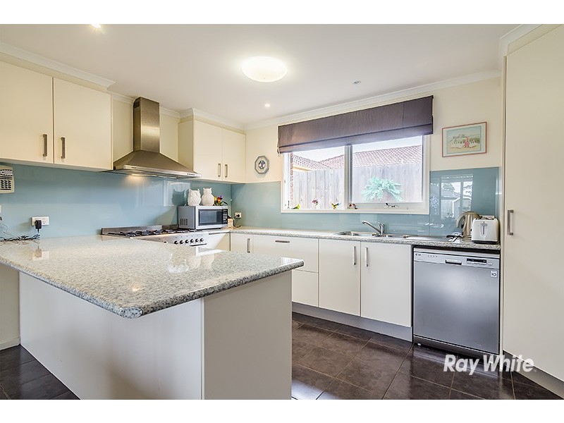 7 Joseph Banks Crescent, Cranbourne VIC 3977