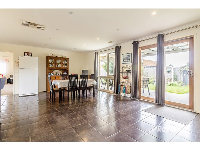 7 Joseph Banks Crescent, Cranbourne VIC 3977