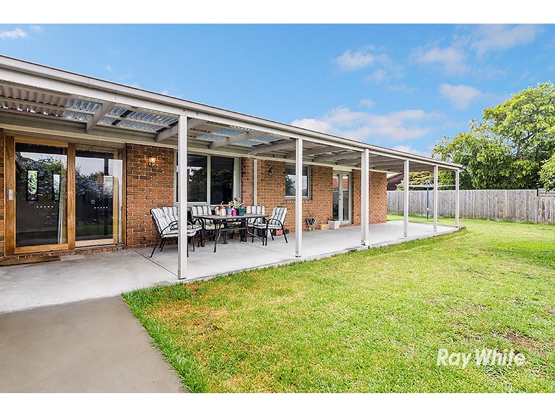 7 Joseph Banks Crescent, Cranbourne VIC 3977