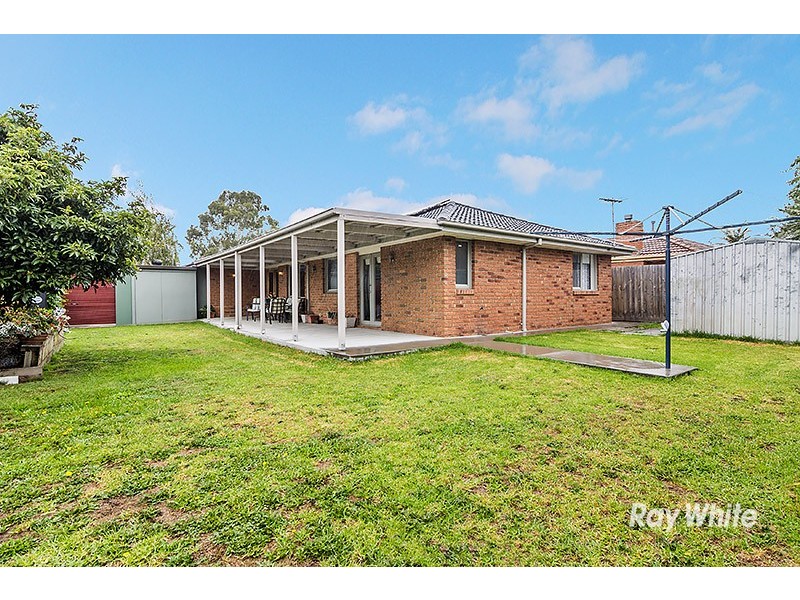 7 Joseph Banks Crescent, Cranbourne VIC 3977