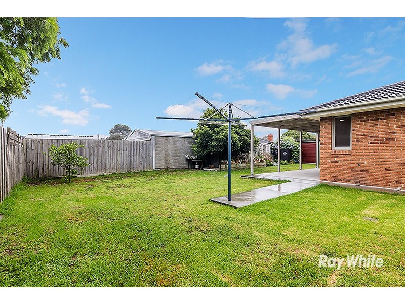 7 Joseph Banks Crescent, Cranbourne VIC 3977
