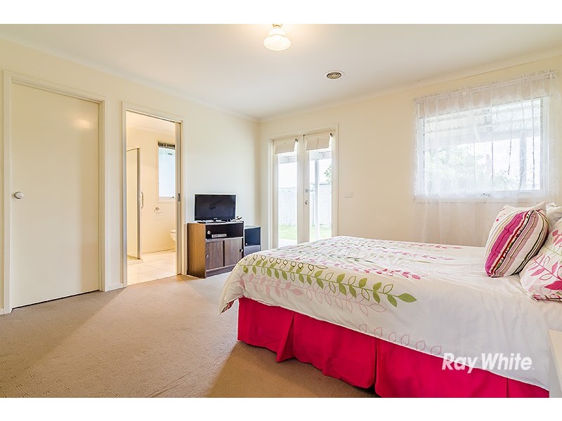 7 Joseph Banks Crescent, Cranbourne VIC 3977