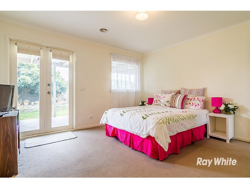 7 Joseph Banks Crescent, Cranbourne VIC 3977