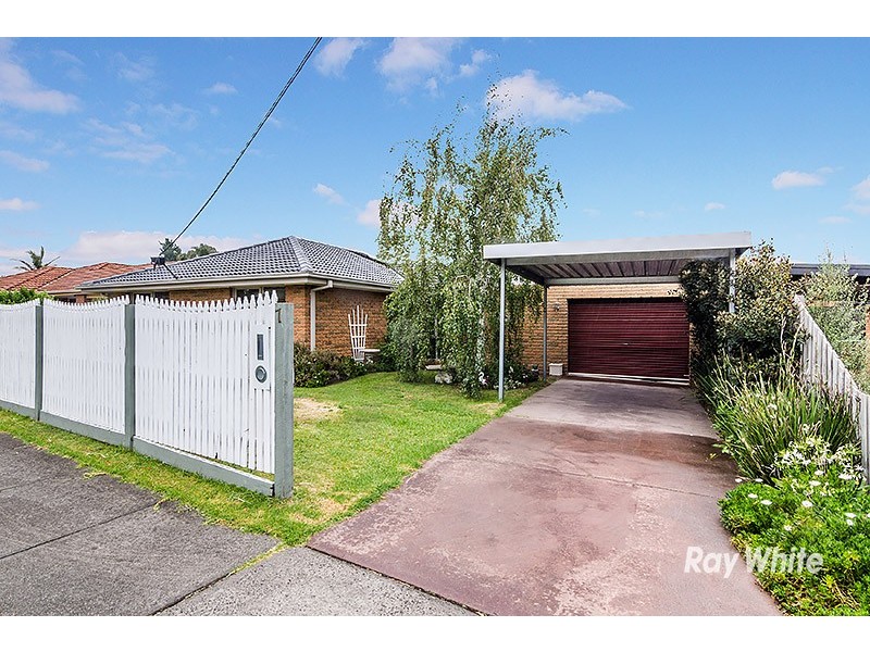 7 Joseph Banks Crescent, Cranbourne VIC 3977