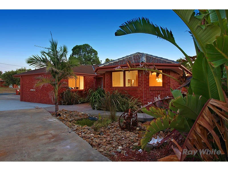 25 Joyce Street, Cranbourne West VIC 3977