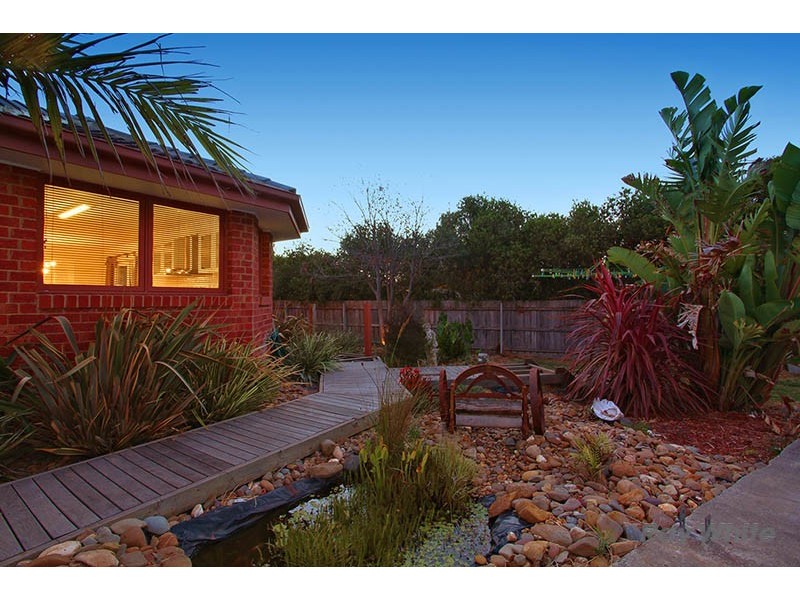 25 Joyce Street, Cranbourne West VIC 3977