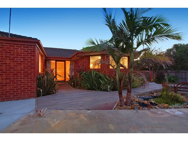 25 Joyce Street, Cranbourne West VIC 3977