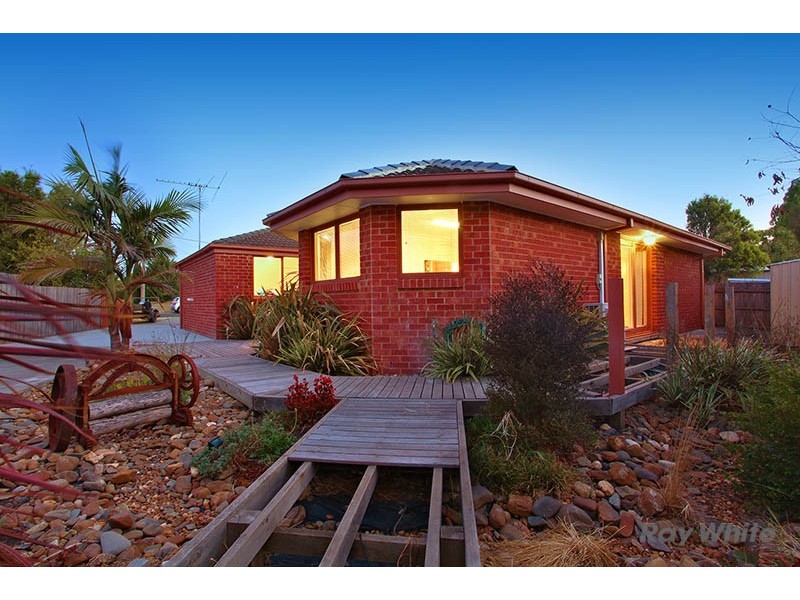 25 Joyce Street, Cranbourne West VIC 3977