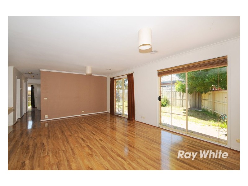 6 Kent Mews, Cranbourne North VIC 3977