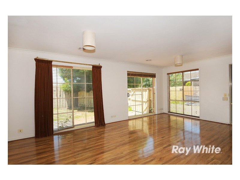 6 Kent Mews, Cranbourne North VIC 3977