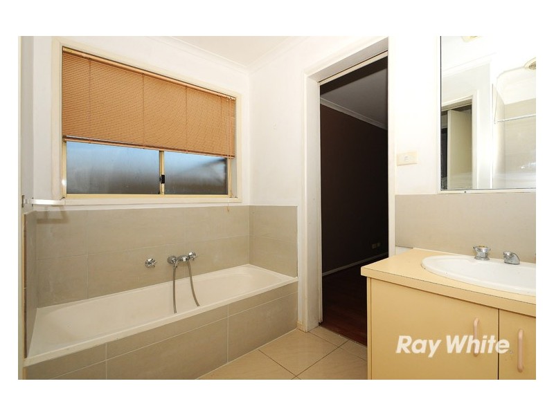 6 Kent Mews, Cranbourne North VIC 3977