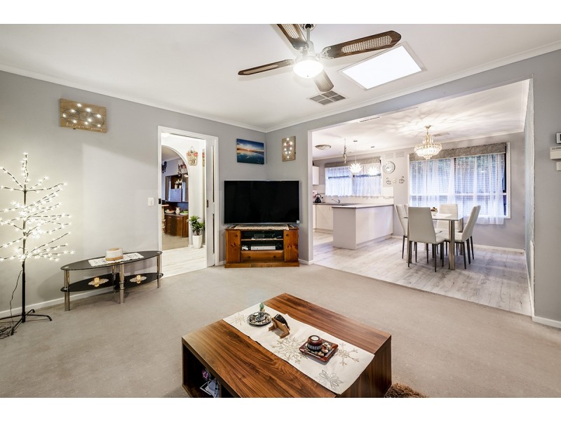 40 Lamont Crescent, Cranbourne VIC 3977